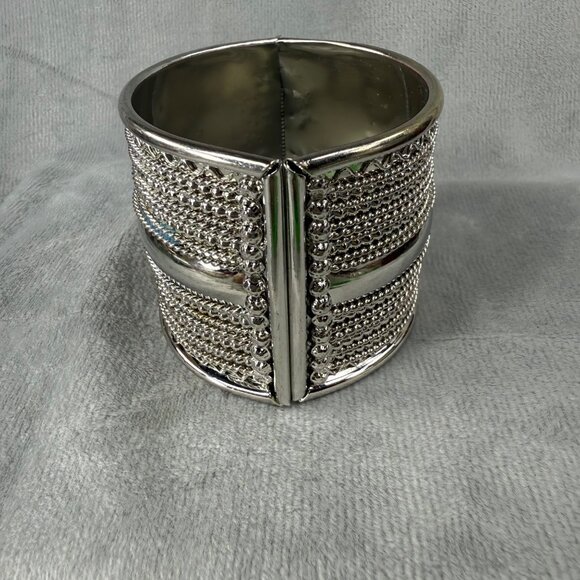 Wide Silver-Tone Hinged Cuff Bracelet Textured Chain Detail Women Boho Gypsy - Picture 3 of 16